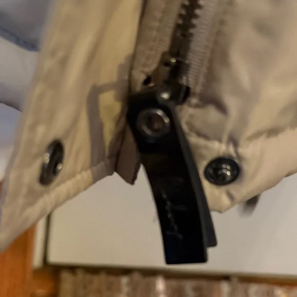 Burberry Tan Quilted Vest with Check Lining - Picture 4 of 7